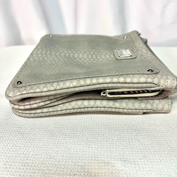 Nine West Reptile Crossbody Bag in Light Gray - NWT - Picture 10 of 13
